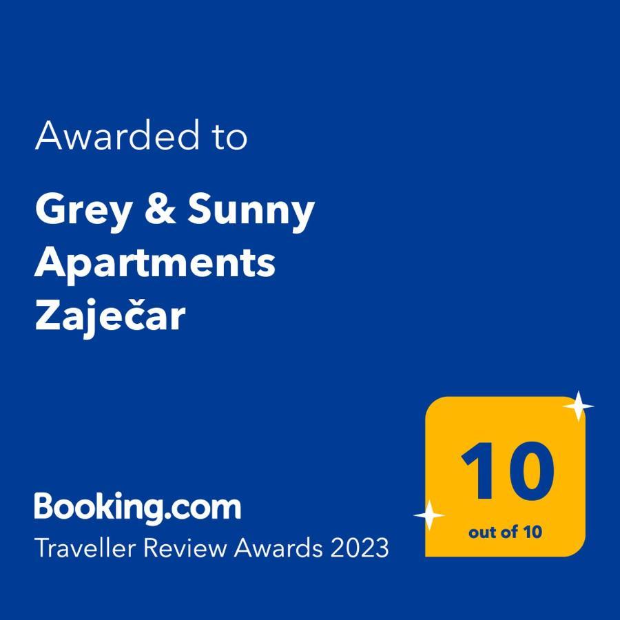 Grey & Sunny Apartments ซาเยชาร์ ภายนอก รูปภาพ